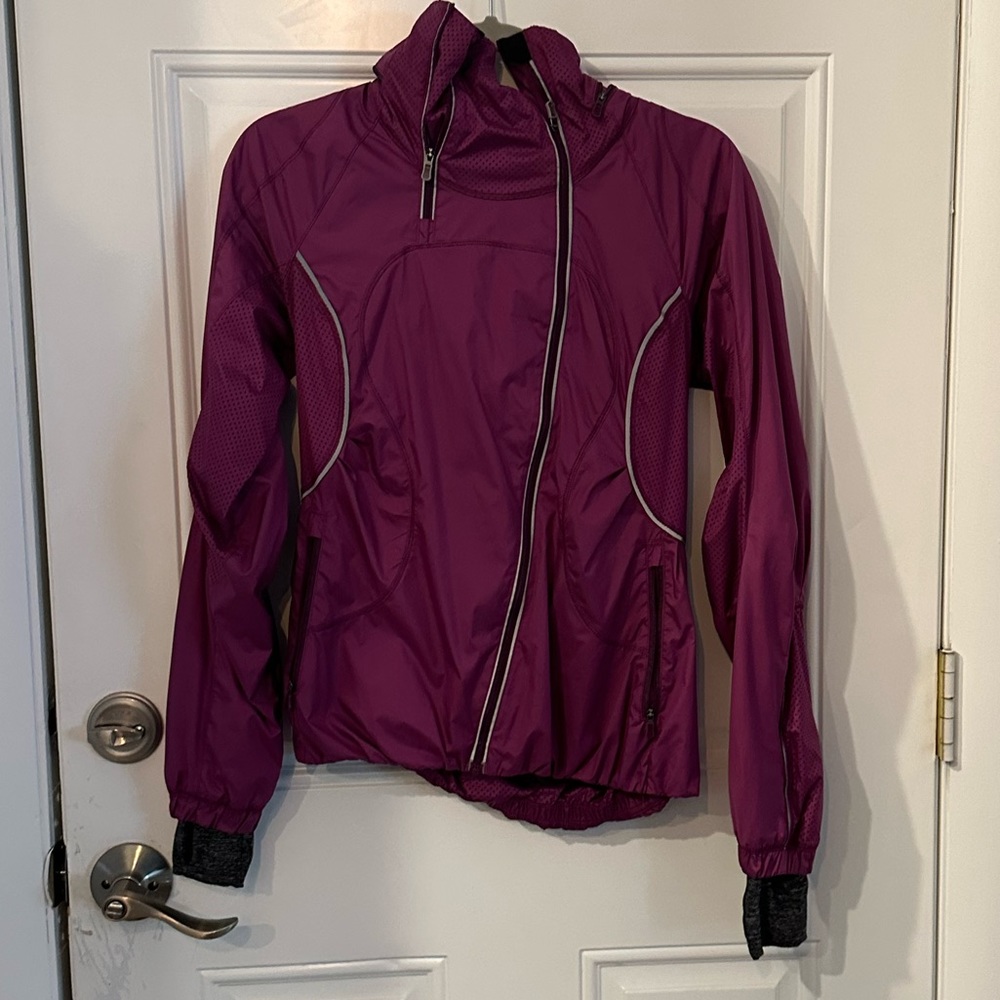 Lululemon size 4 running jacket